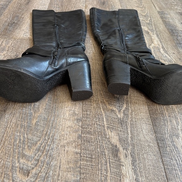 Steve Madden Black Heeled Boots with Buckle Detail - Picture 3 of 7